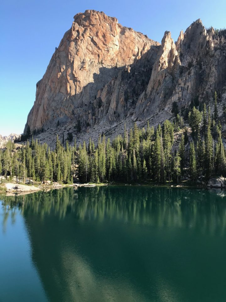 Green lake and Elephants perch rock formation at Saddleback lakes